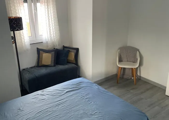 Moderne Bahnhof Naehe アパート ブラウナウ・アム・イン