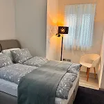 Moderne Bahnhof Naehe Apartament