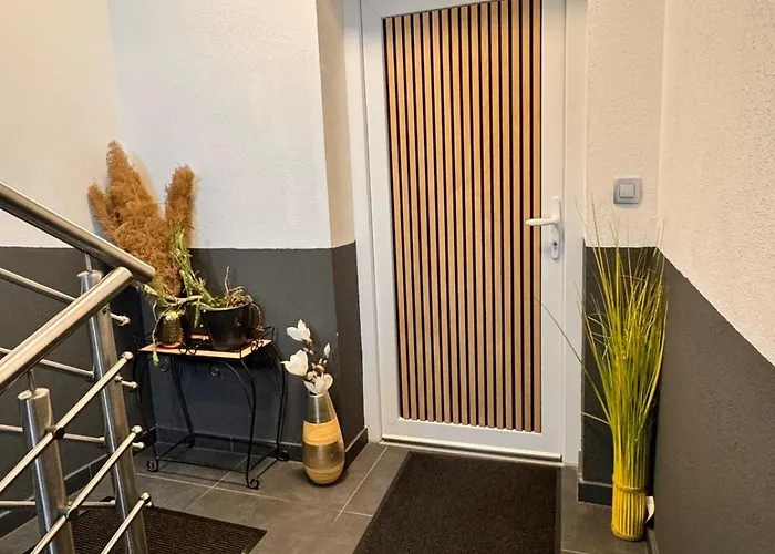 Moderne Bahnhof Naehe *